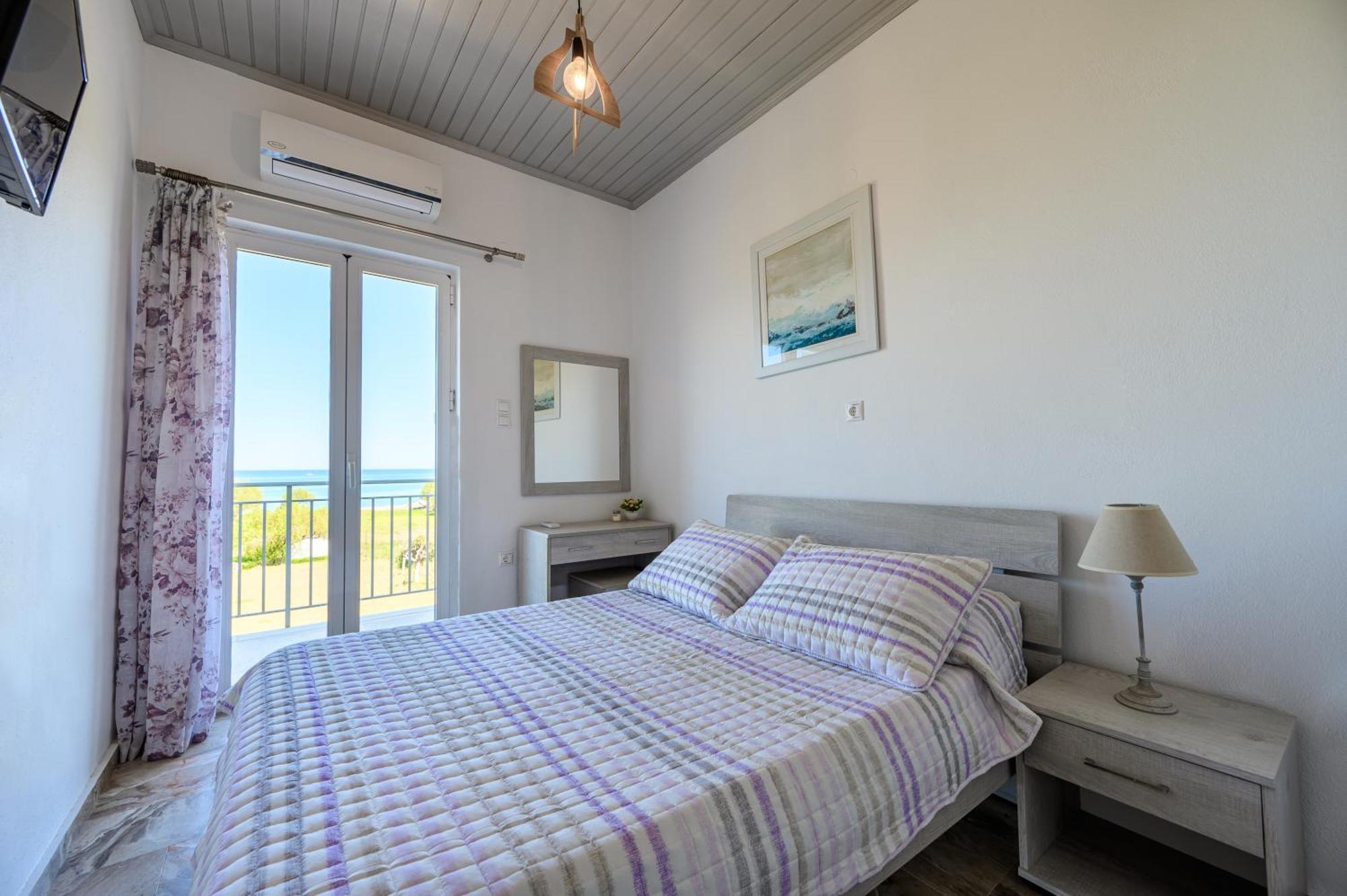 Beachfront First-Floor Suite Georgioupoli Exterior photo
